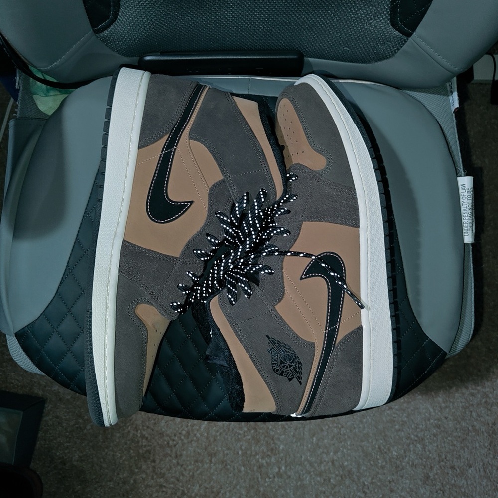 Jordan 1 Mid ‘Chocolate’ Size 10.5